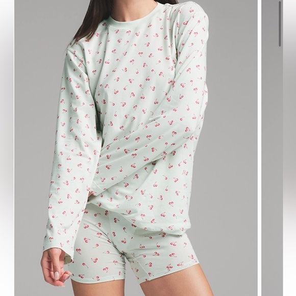 🛍FINAL SALE! SKIMS Long Sleeve T-Shirt & Boxer Pajama Set - Picture 3 of 4